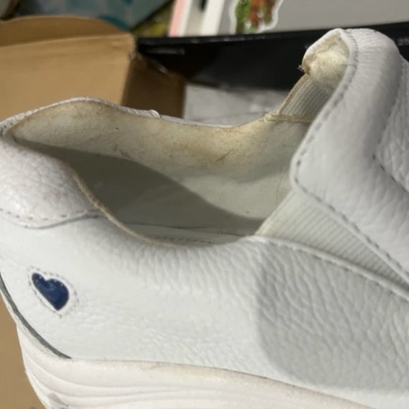 6W NurseMates White Dove Clog - Picture 3 of 7